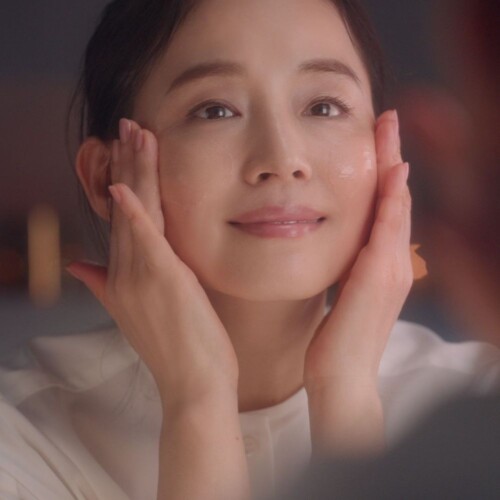 石田ゆり子さんが美容のために気をつけていることって？“つや玉”輝く美肌の秘訣は？